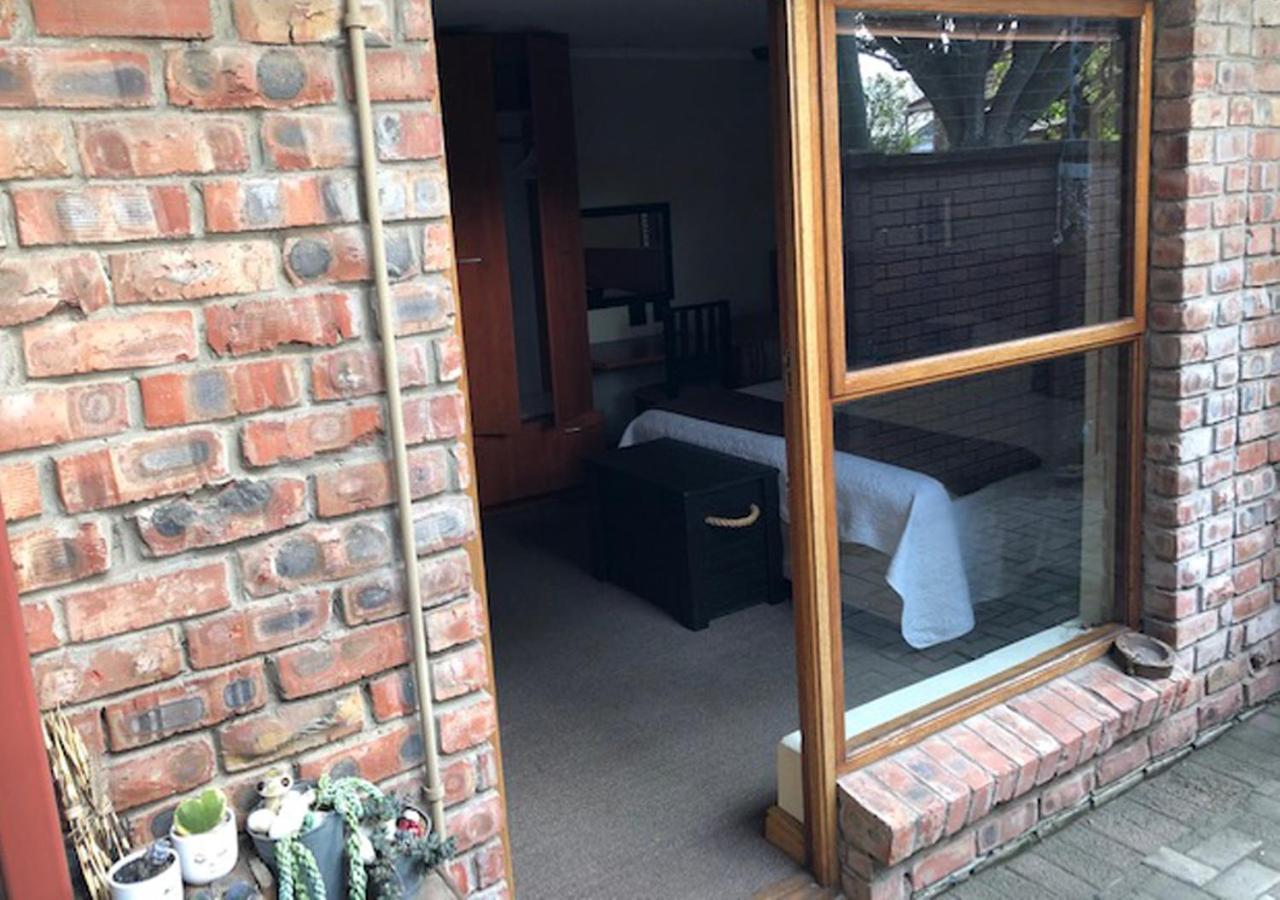 A La Martha'S Air-Port Guest House Port Elizabeth Dış mekan fotoğraf