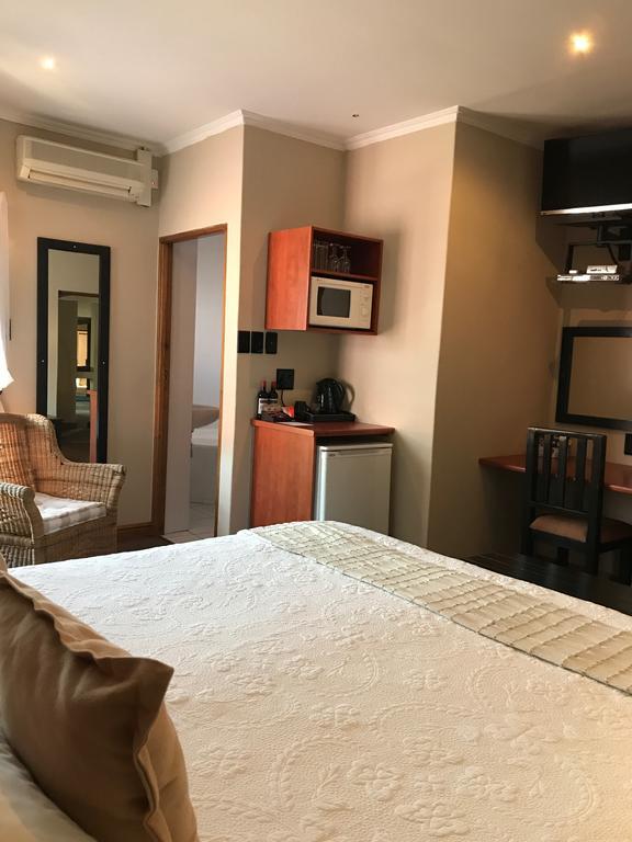 A La Martha'S Air-Port Guest House Port Elizabeth Dış mekan fotoğraf